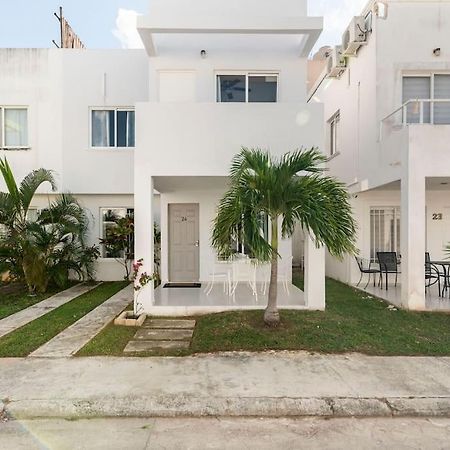 Micro Studio Perfect For Backpackers, Couples, 3 Min Drive To Playa El Nino Cancun Bagian luar foto