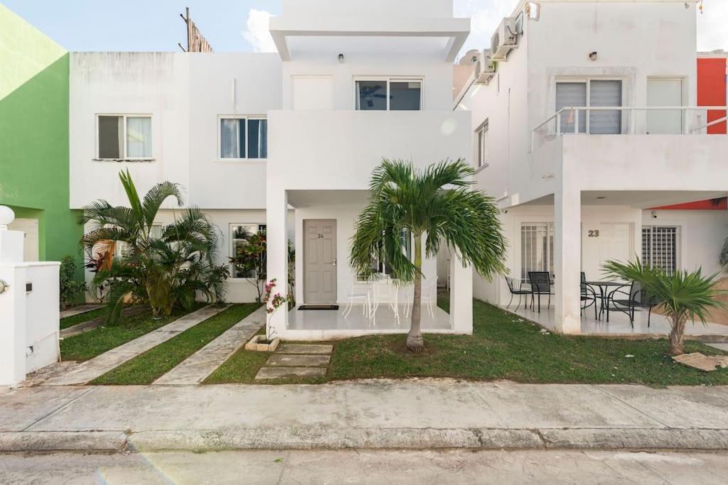 Micro Studio Perfect For Backpackers, Couples, 3 Min Drive To Playa El Nino Cancun Bagian luar foto