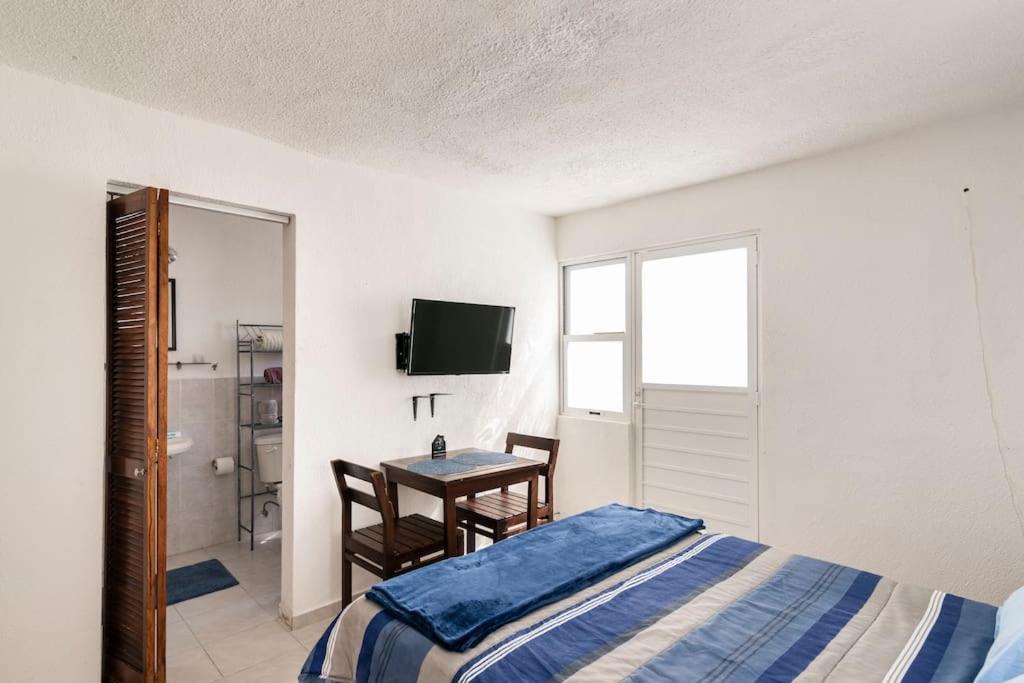 Micro Studio Perfect For Backpackers, Couples, 3 Min Drive To Playa El Nino Cancun Bagian luar foto
