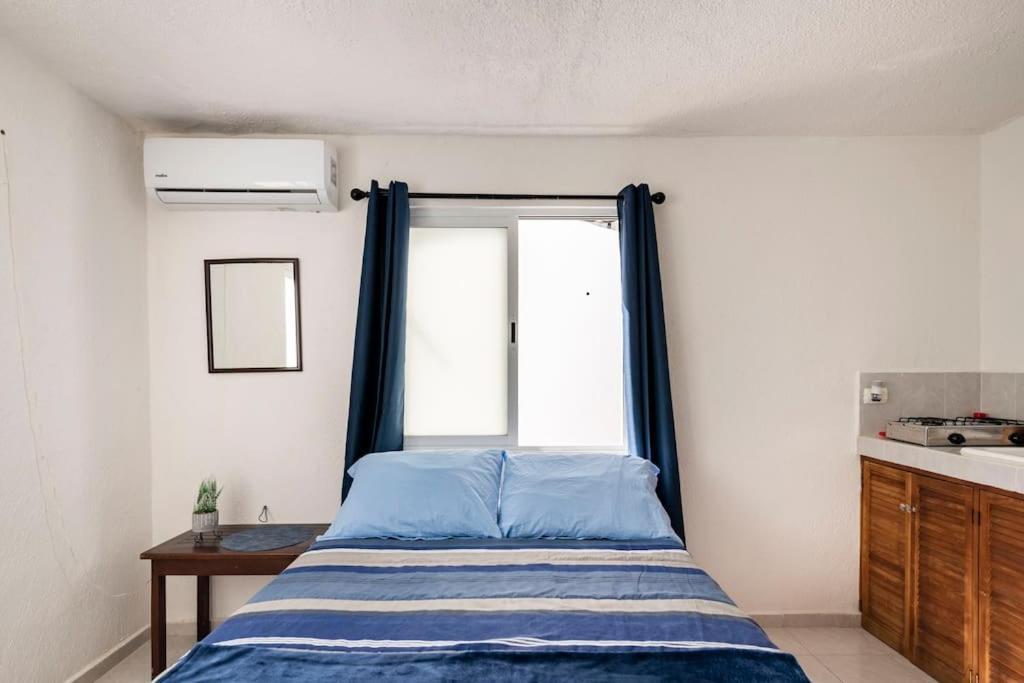 Micro Studio Perfect For Backpackers, Couples, 3 Min Drive To Playa El Nino Cancun Bagian luar foto