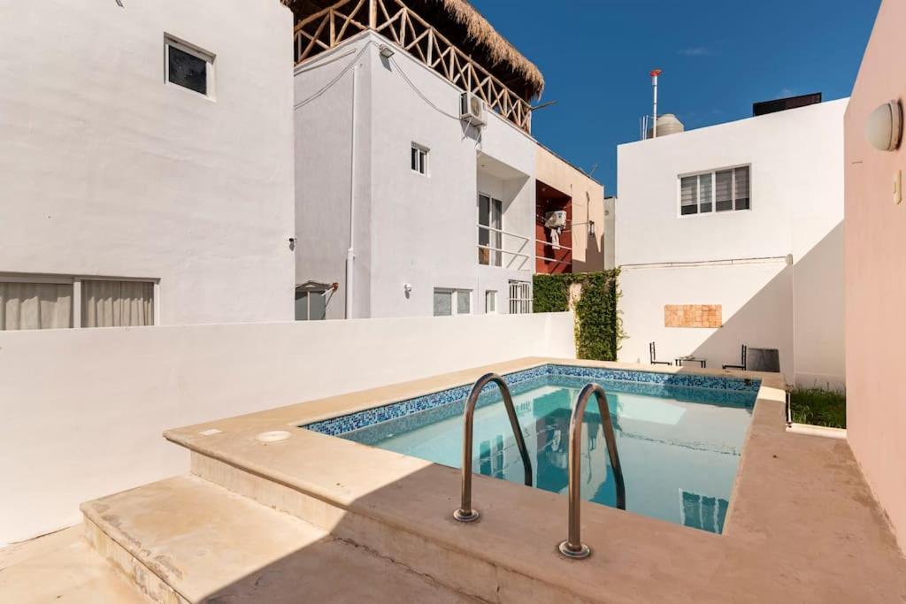 Micro Studio Perfect For Backpackers, Couples, 3 Min Drive To Playa El Nino Cancun Bagian luar foto