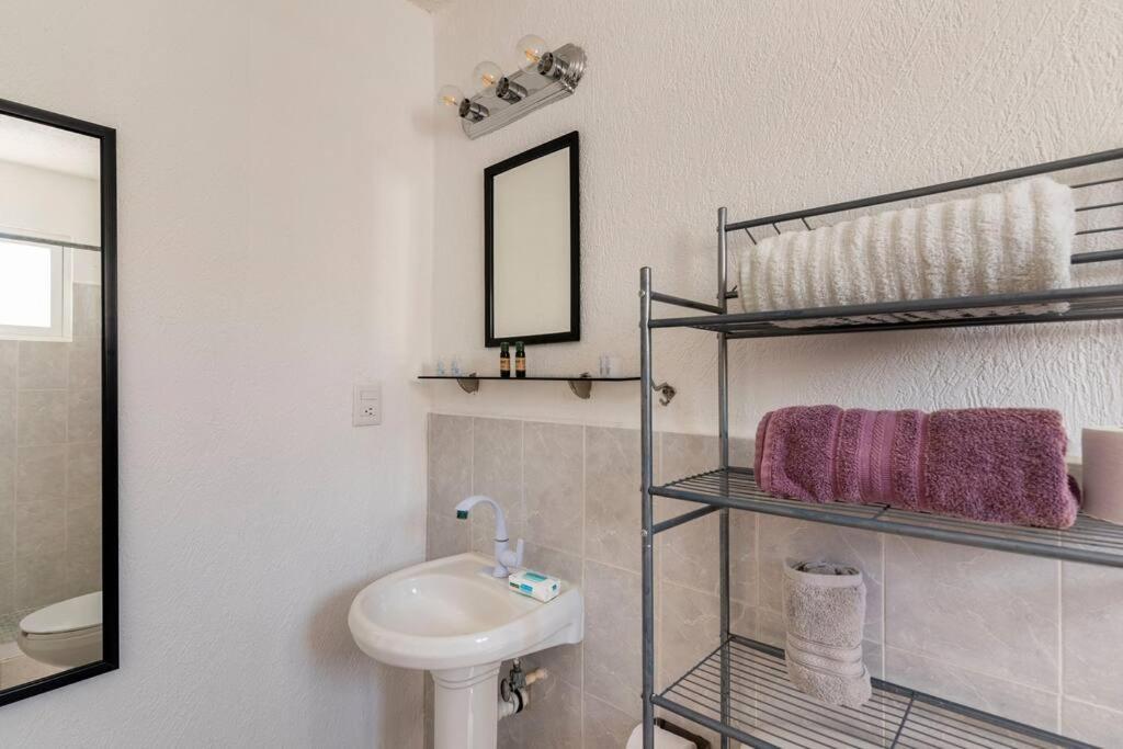 Micro Studio Perfect For Backpackers, Couples, 3 Min Drive To Playa El Nino Cancun Bagian luar foto